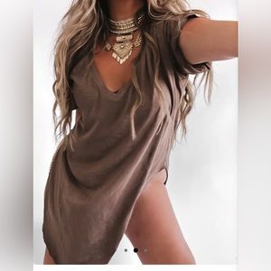 Pebby Forevee new side slit tee size large in mocha